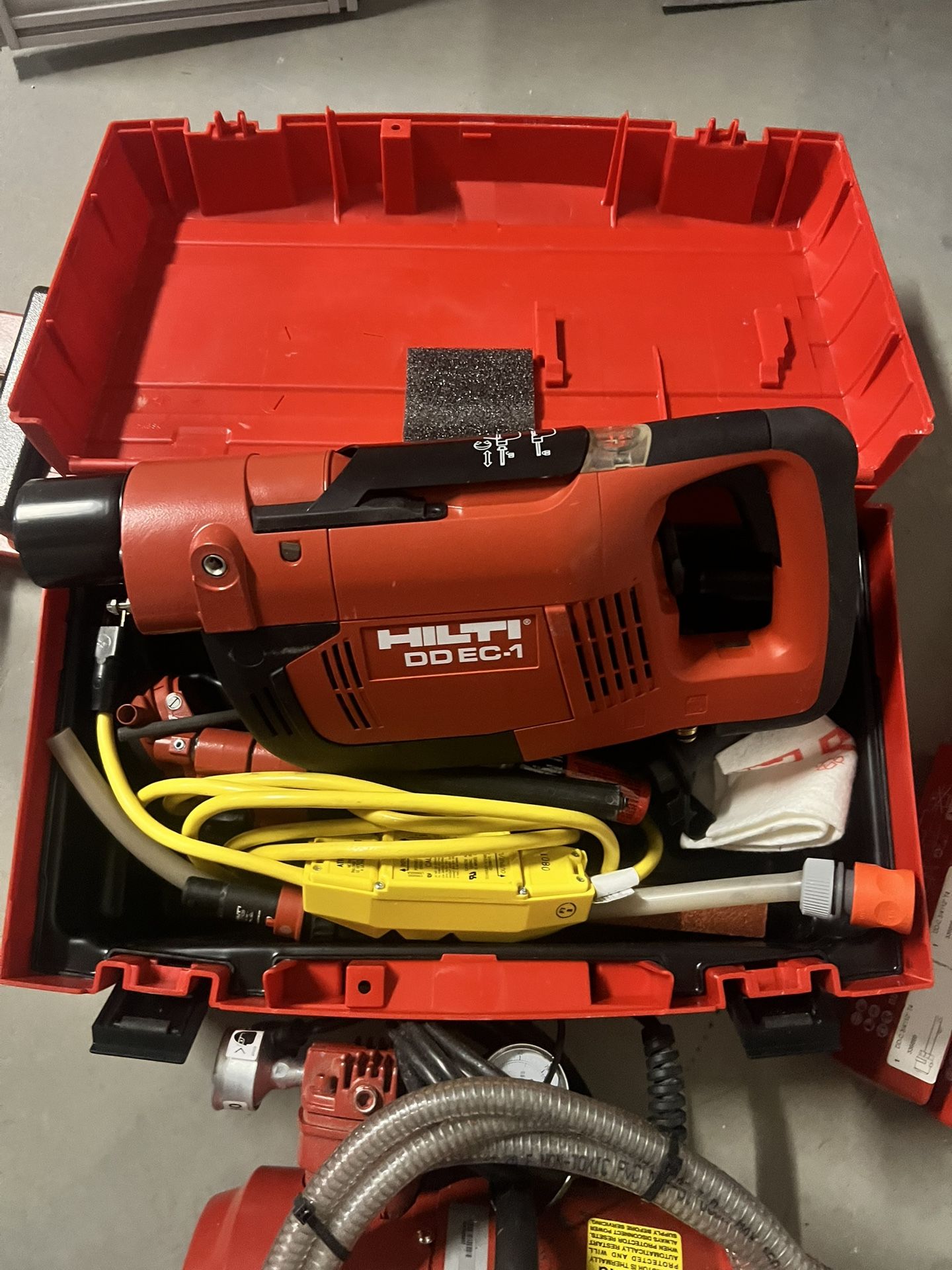 Hammer core drill DD CR-1 + bits