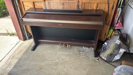 Yamaha Electric Piano.