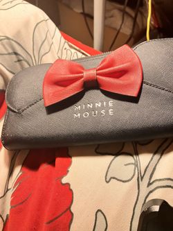 Disney Wallet Zipper Broken 