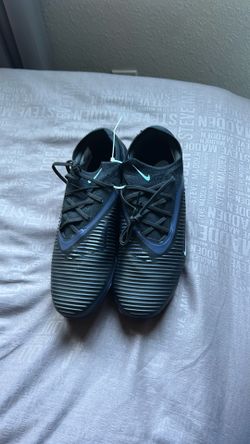 Nike phantom soccer cleats  size 8