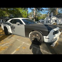 2017 5.7 hemi Dodge Challenger