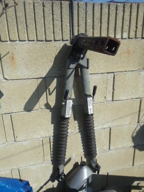 Blue Ox tow bar with safety cables for Sale in Long Beach, CA - OfferUp