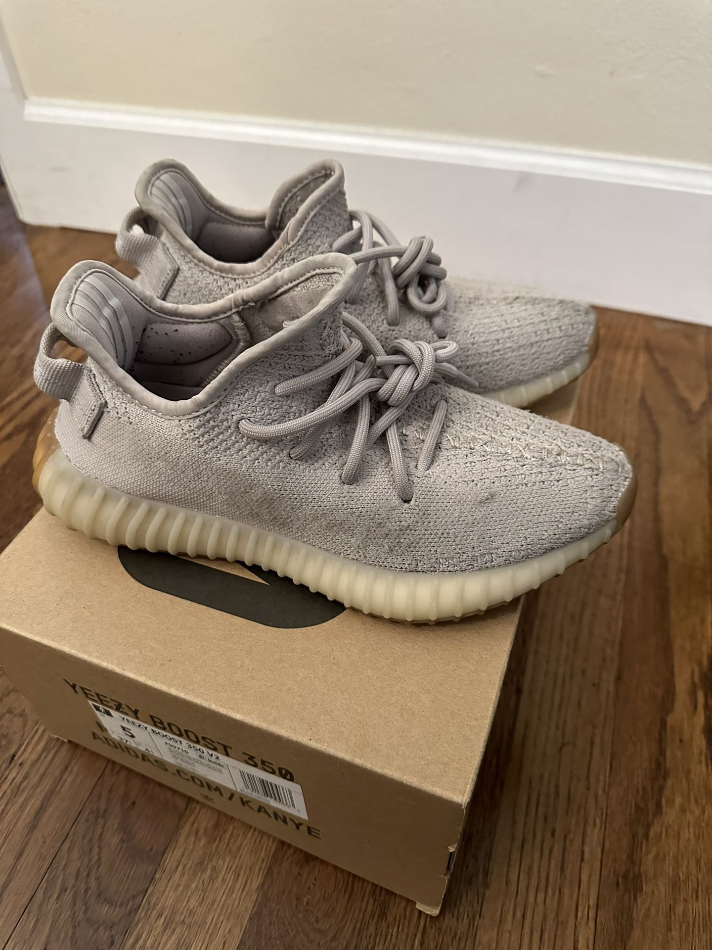 adidas Yeezy 350 v2 sesame size