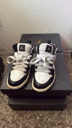 Boys shoes