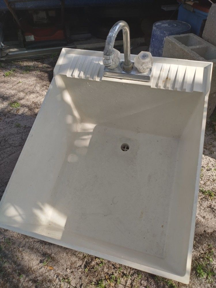 Outside Fiberglass Utility Sink / Tub for Sale in Gibsonton, FL OfferUp