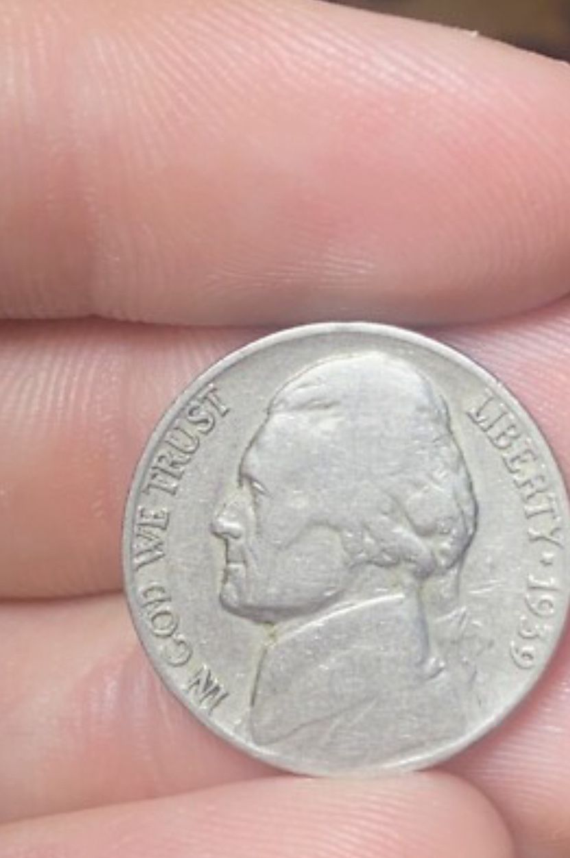 1939 Jefferson Nickel Philadelphia  no mint Mark - The nickel was first issued in 1938