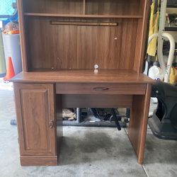 Desk With Hutch 