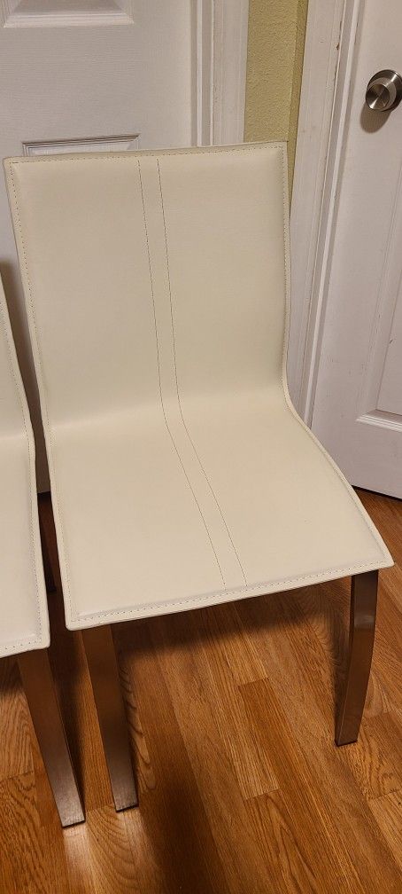 4 Modern Dining Chairs $100 Price Firm. Bonney Lake Area