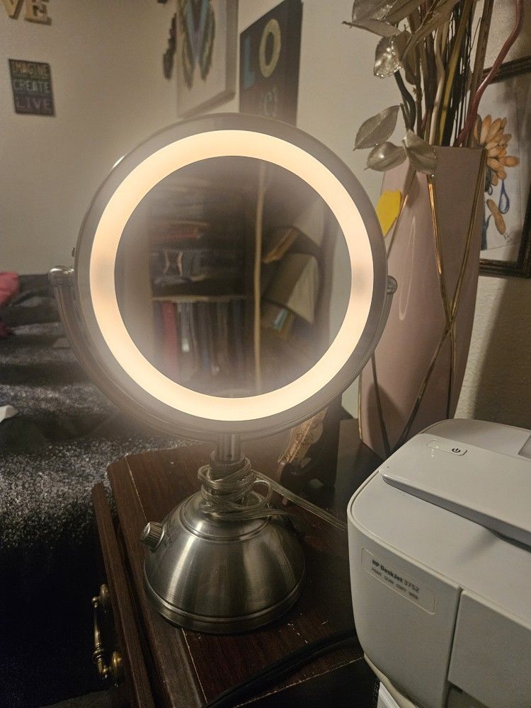 CONAIR Illuminated 9" Dbl-sided Lighted Vanity Mirror-5X/1X Magnif.
