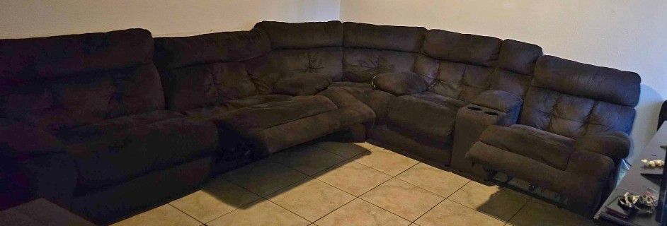 Beautiful Sectional With Electric Recliners 