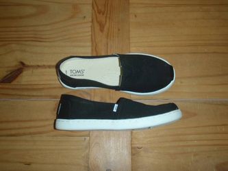 Brand New - Tom's Slip On Shoes - Black & White - Size 2 Youth