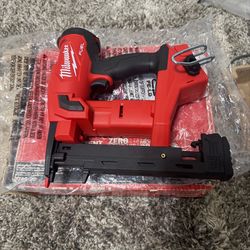 Milwaukee 18 Gauge Nero Staple Gun