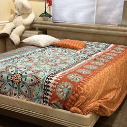 Beautiful Full Set King Bedroom Furniture