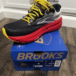 Brooks Mickey Mouse Shoes W Size 8