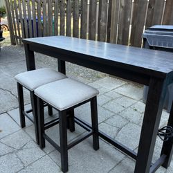 Bar table and Chairs