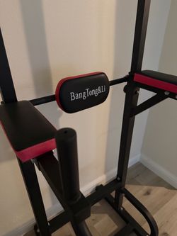 Workout pull up machine