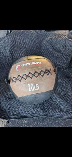 Titan Fitness 20lbs medicine weight ball 💪