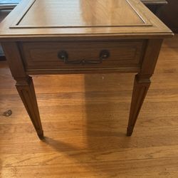 Vintage Hekman End Table – Solid Wood, French Provincial Style