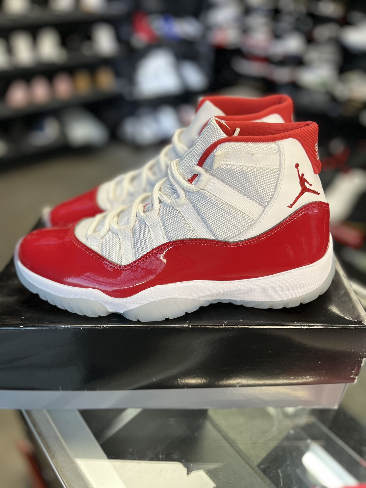 Jordan 11 “Cherry” size 10