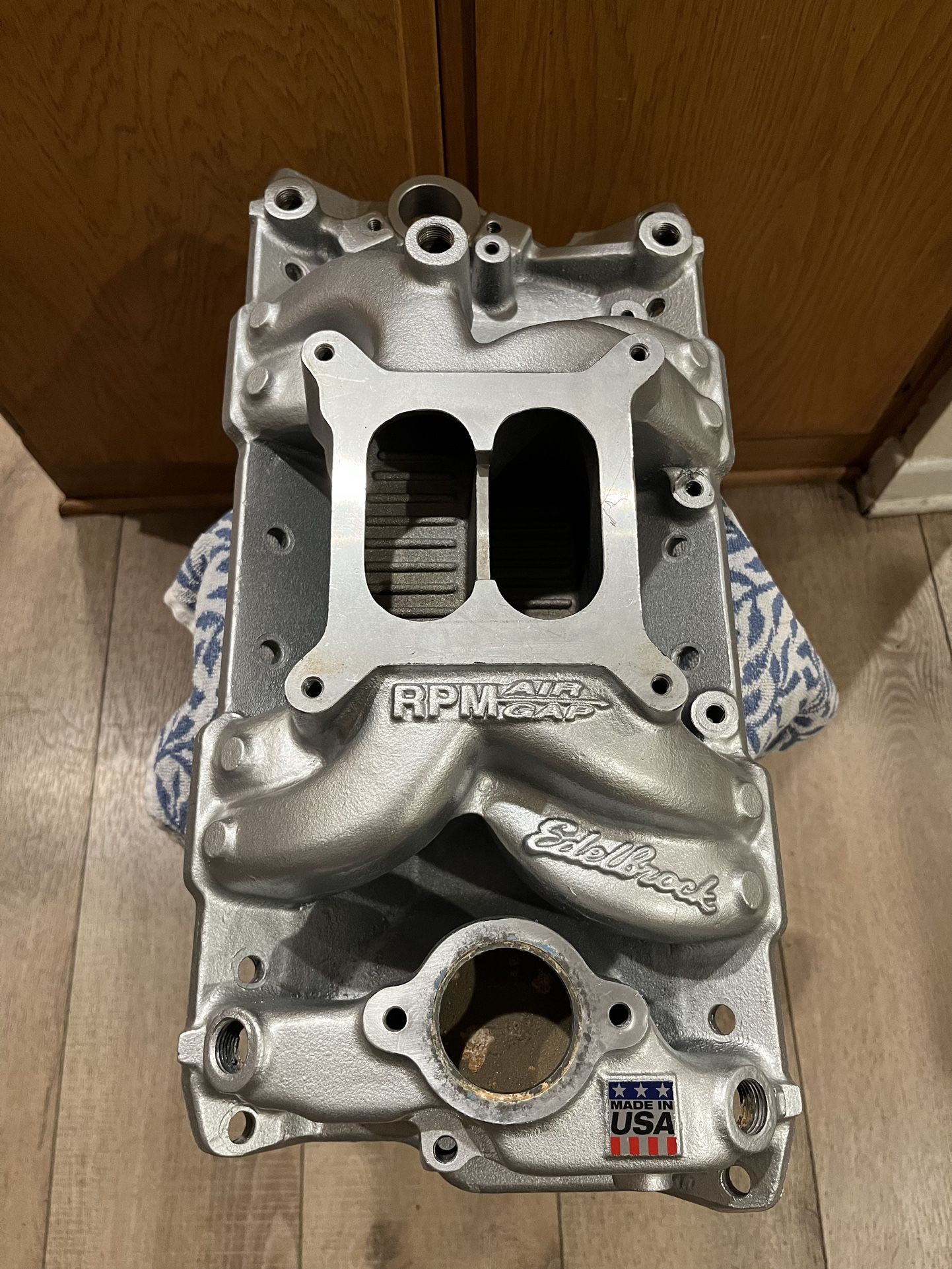 Edelbrock Performer RPM Air-Gap Intake Manifold for Small Block Chevy #7501