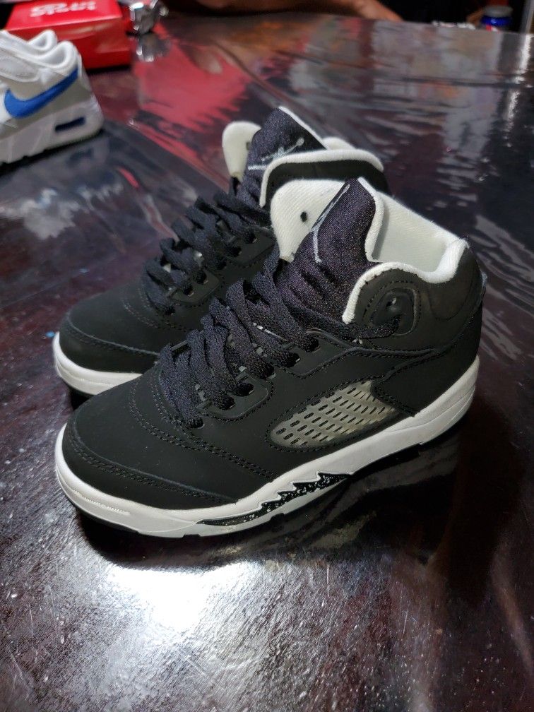 AIR JORDAN RETRO Oreo Size 11 Kids