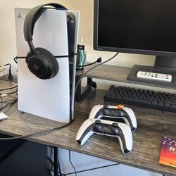 PS5 DigitalAnd Arctis Nova 7 Headset With 2 Controllers