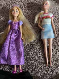 2 dolls