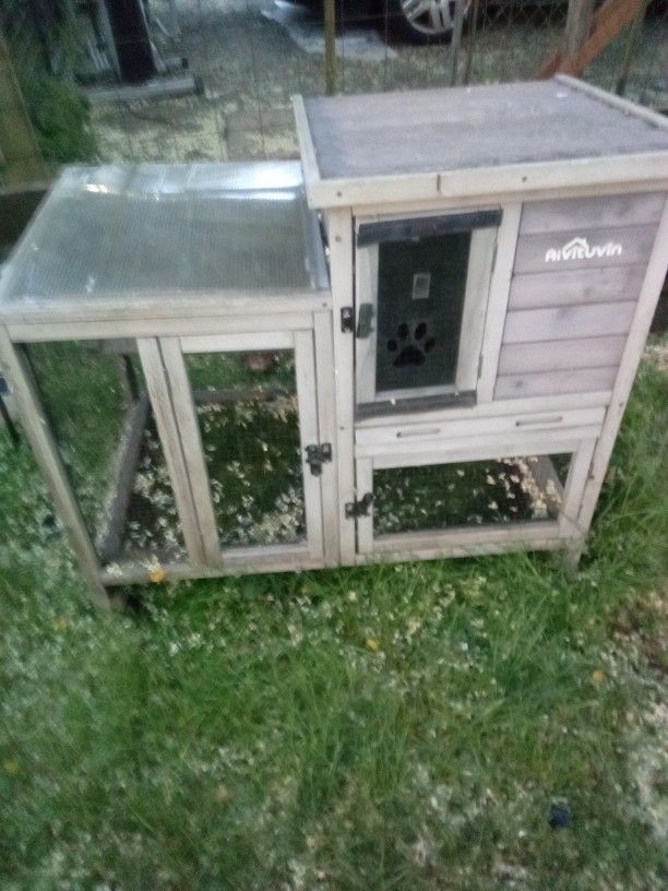 Petcosset 40" Rabbit/Small Kid Hutch Indoor$70 Obo