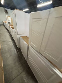 White Shaker Style Kitchen Cabinets