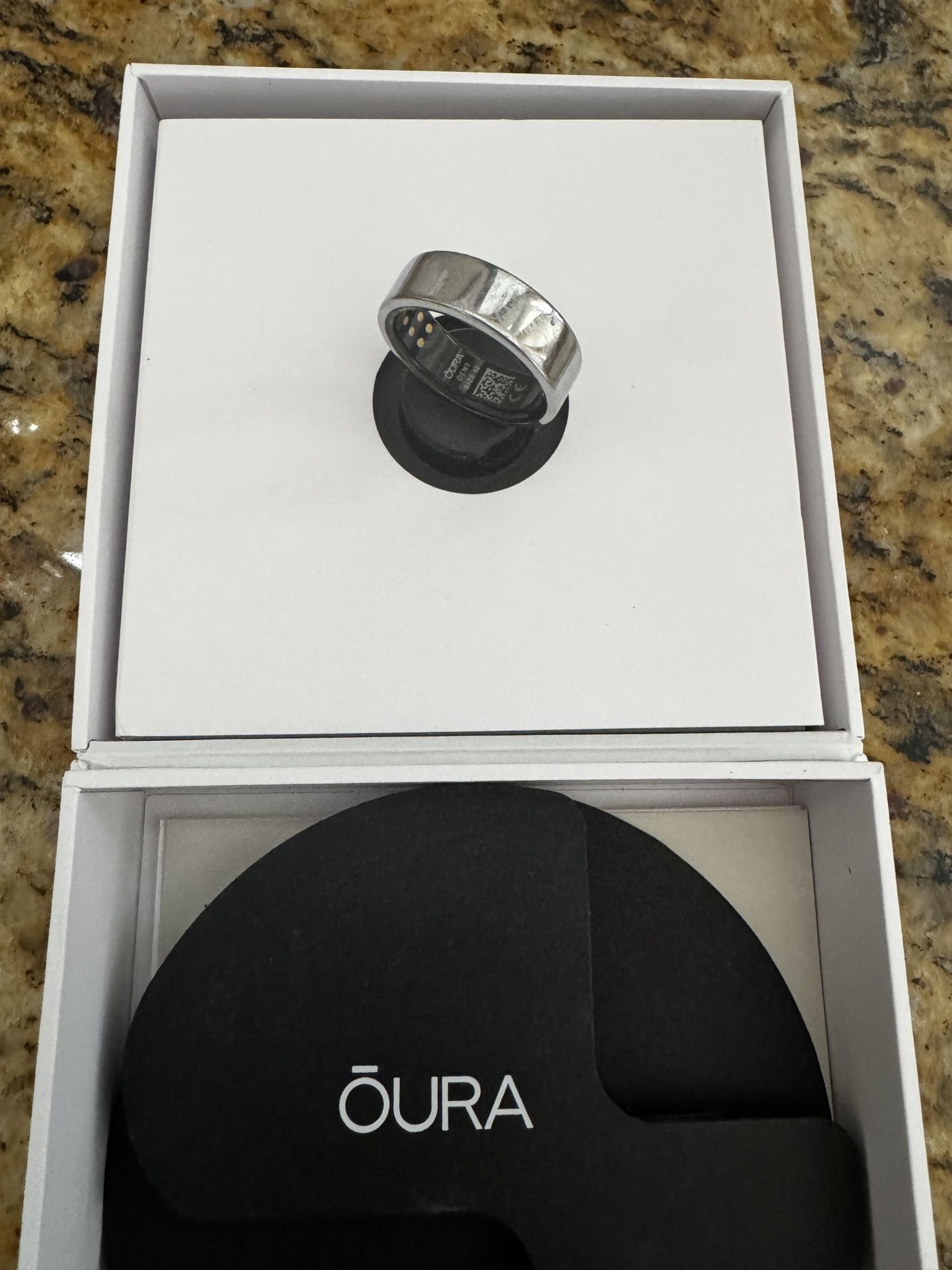 Oura Horizon Smart Ring , Size 12, Silver Color