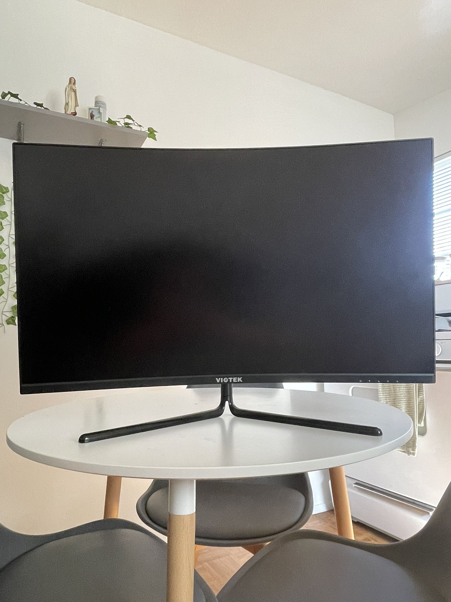 Viotek NV32QB 32-inch 4K Curved Monitor for Sale in Santa Ana, CA - OfferUp