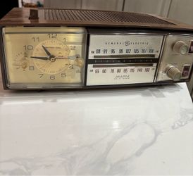 General Electric AM/FM Solid State Clock Radio