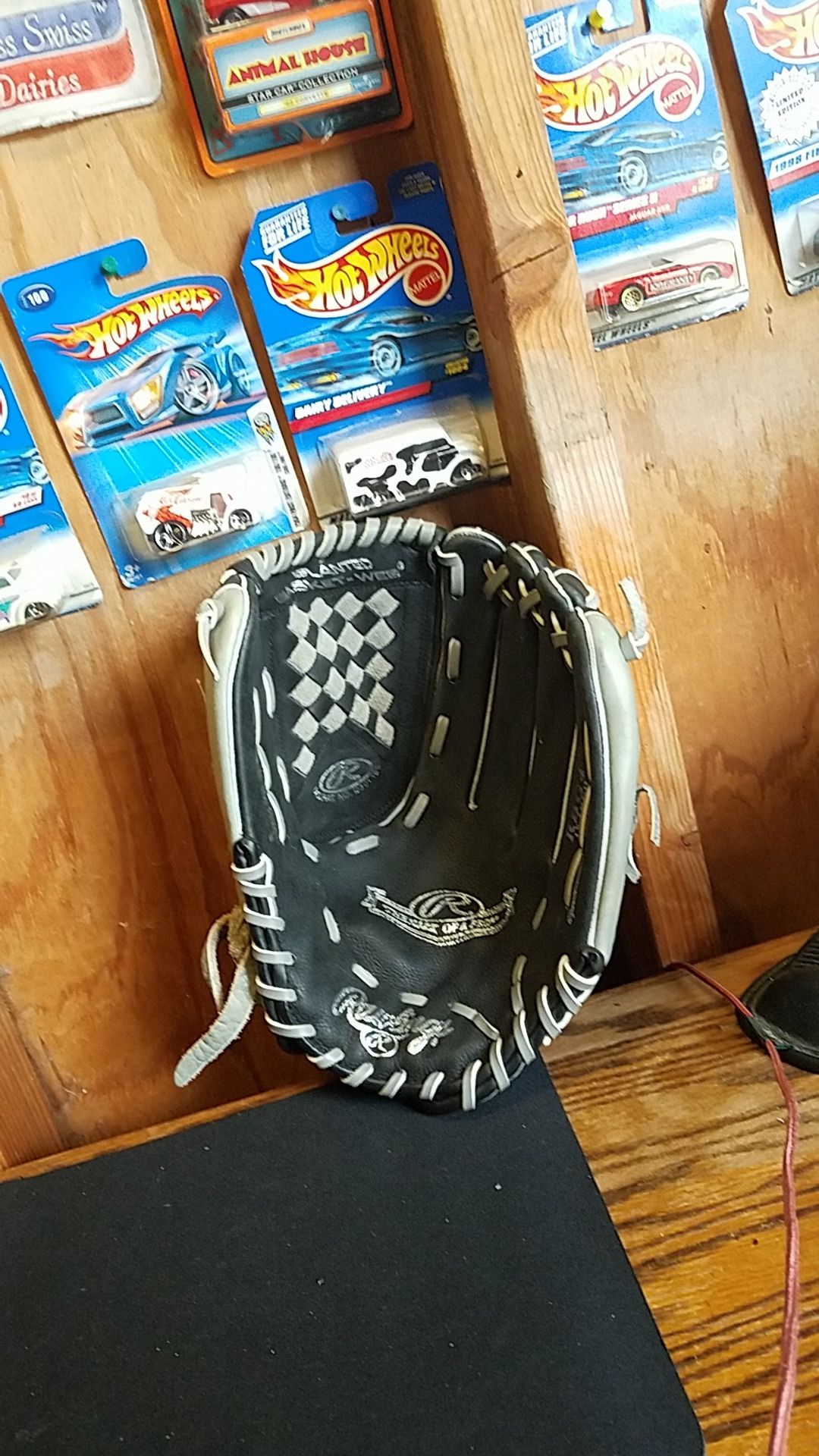 Rawlings 13” Baseball/ Softball Glove