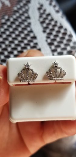 Crown earrings