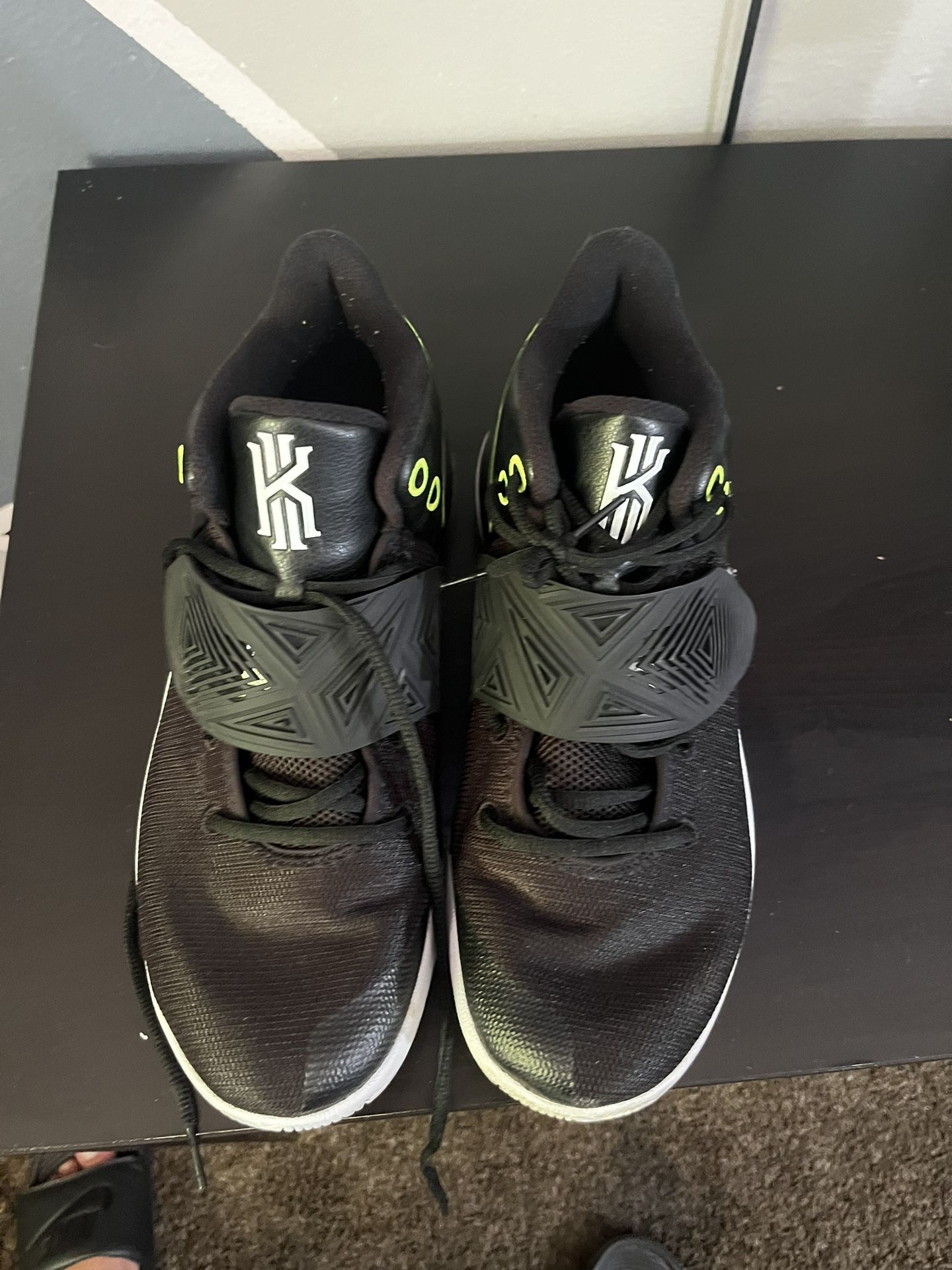 Kyrie Flytrap 3 ‘Black Volt’