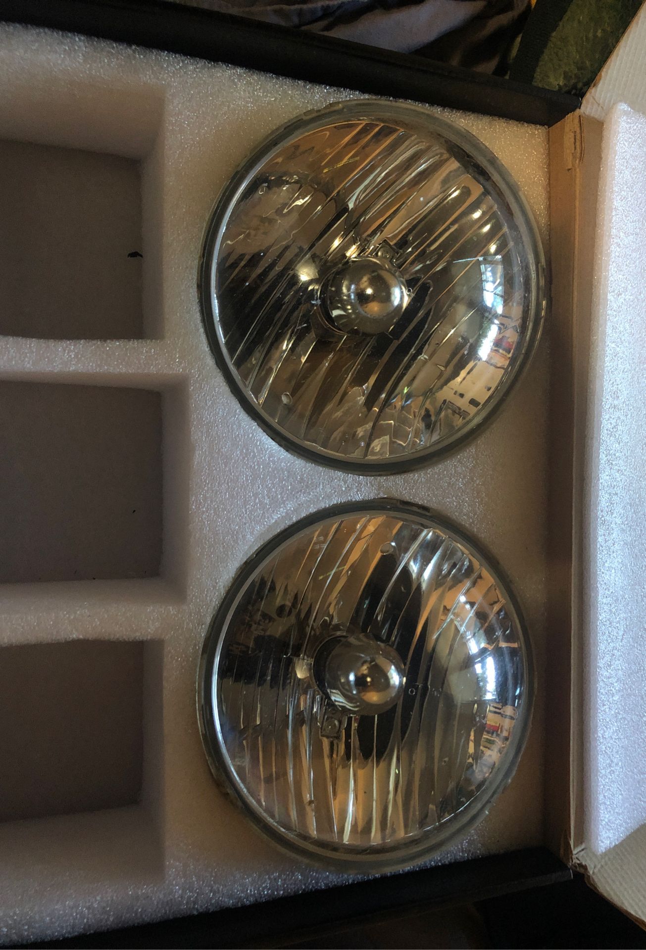 2007-2017 Jeep Wrangler JK OEM Headlights Set ( 55078111AA ) with Bulbs H13