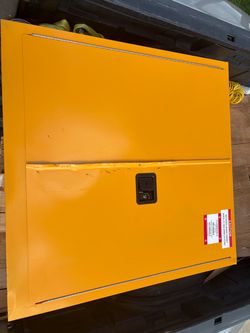 Flammable cabinet