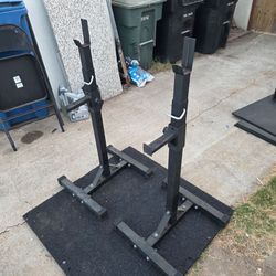 Adjustable squat rack