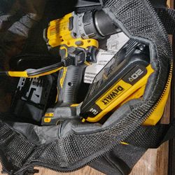 Dewalt Xr New Gen Drill Baterie 2.0 And Charger With Bag $120