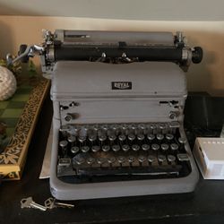 Royal Manual Typewriter 