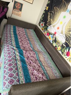 Rooms To Go Twin Daybed with Twin Trundle