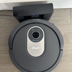 Shark AI WiFi Connected Robot Vacuum/Advanced Navigation