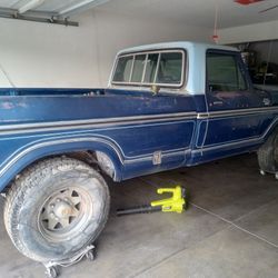  Ford F250 Ranger XLT 1977 Edición Camper 