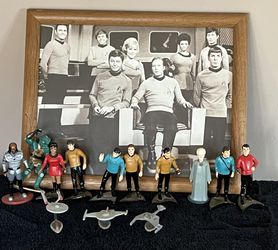 Star Trek Cast Photo And Figures