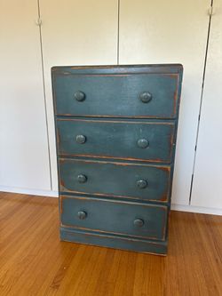 Wood 4 drawer dresser