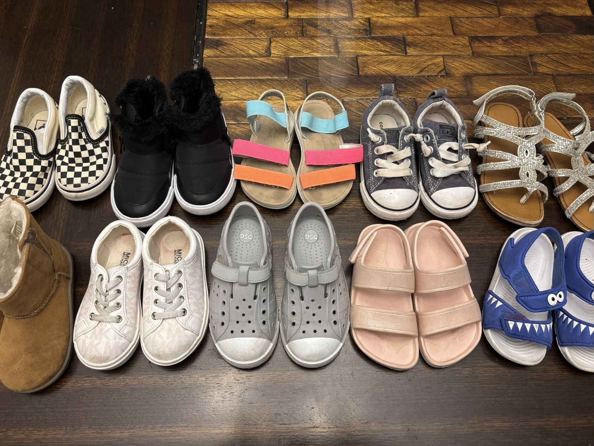 Baby/toddler Shoe Lot Size 6