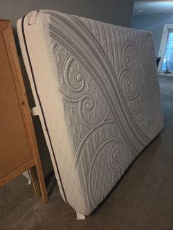 Queen size Serta Icomfort memory foam