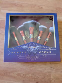 Luxie Wonder Woman Makeup Brush Set