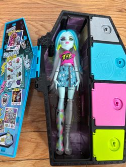 Monster High Frankie Stein Skulltimate Secrets