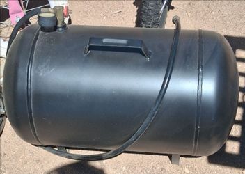 Compressed air tank
